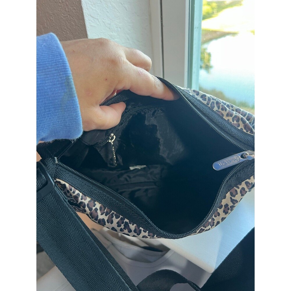 LeSportSac Classic Hobo Crossbody Pocketbook in Leopard Print with Black Trim - Picture 7 of 12